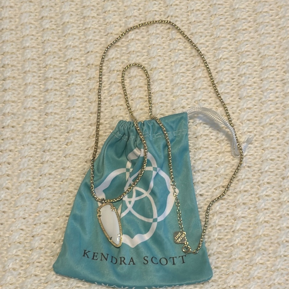 White and Gold Kendra Scott Necklace